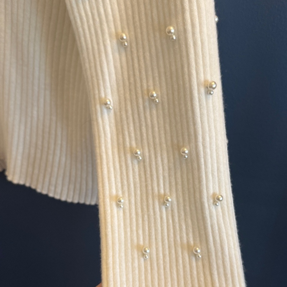Francescas NWOT V-Neck Sweater - Picture 2 of 4